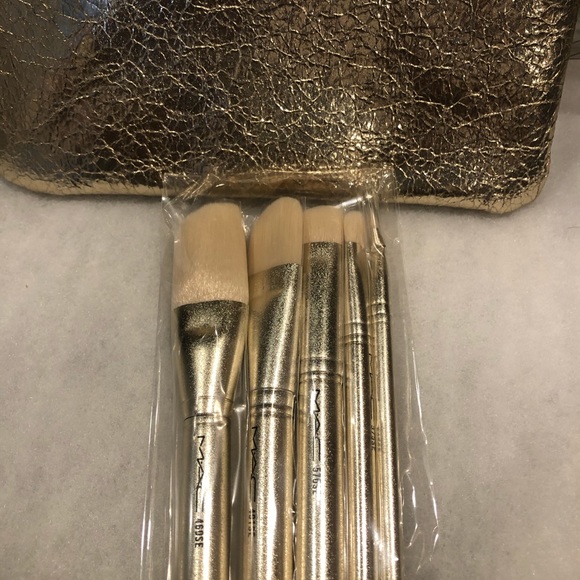 Mac Cosmetics Snowball Make up brushes NWT - Picture 4 of 7
